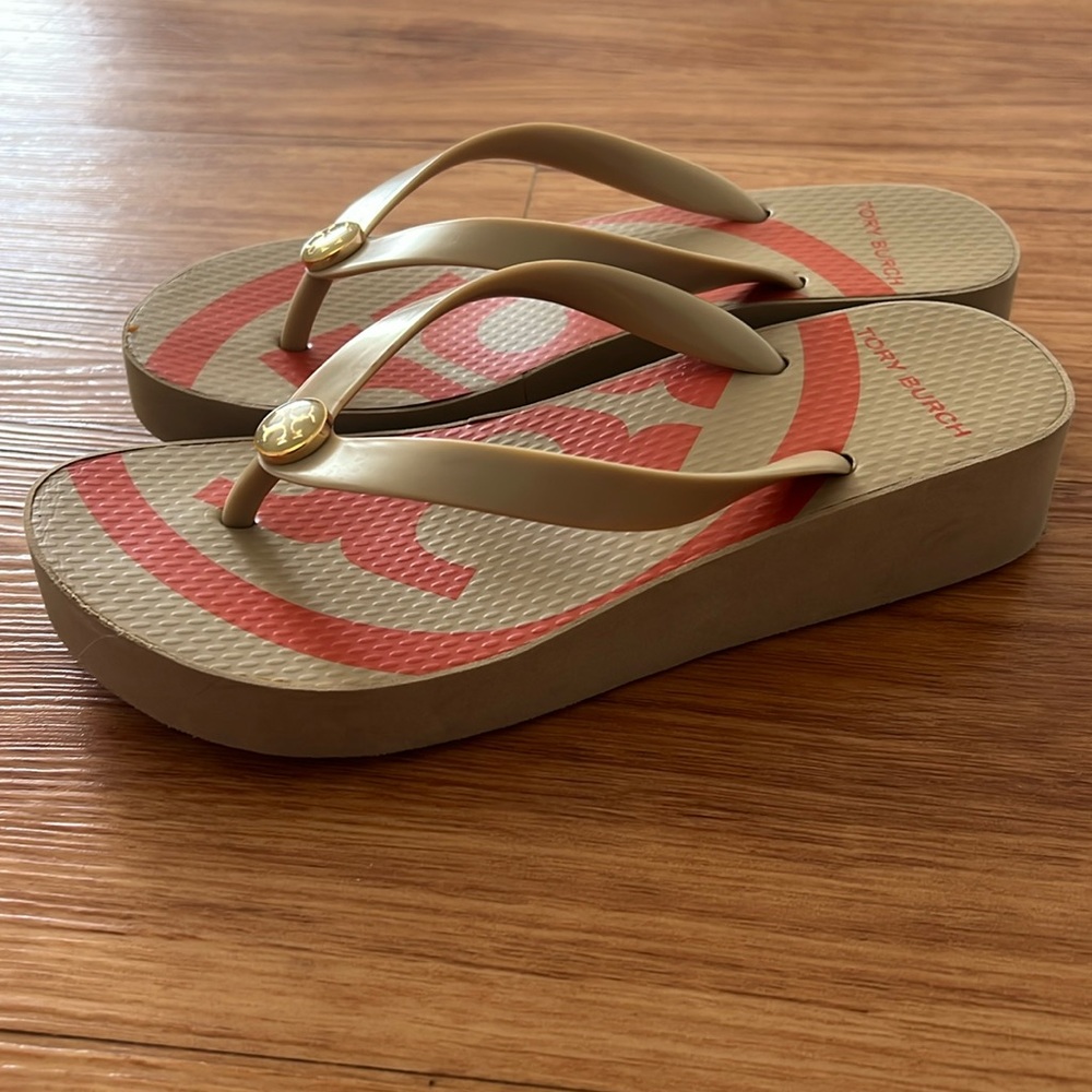 Tory Burch Printed Wedge Flip Flop Tan and Orange Size 6